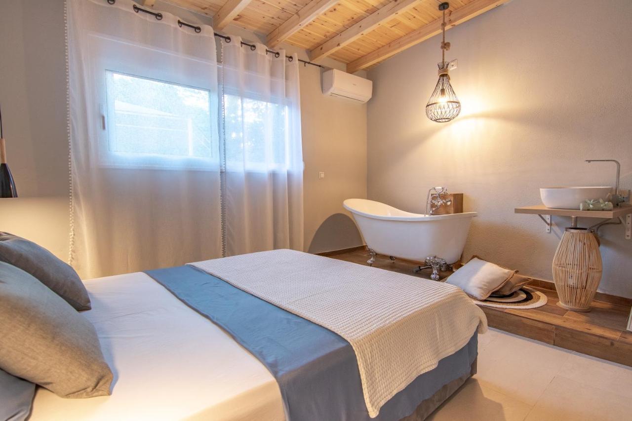 Georgianna'S Suite With Private Pool , 'Blank Suite' Charokopio Exterior photo